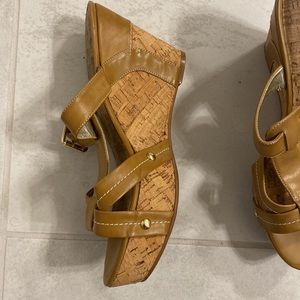 Guess sandals. About 2.5 inches.